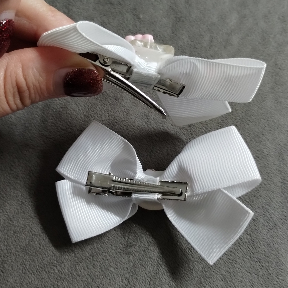 Hello Kitty Hair Bows - Picture 2 of 3